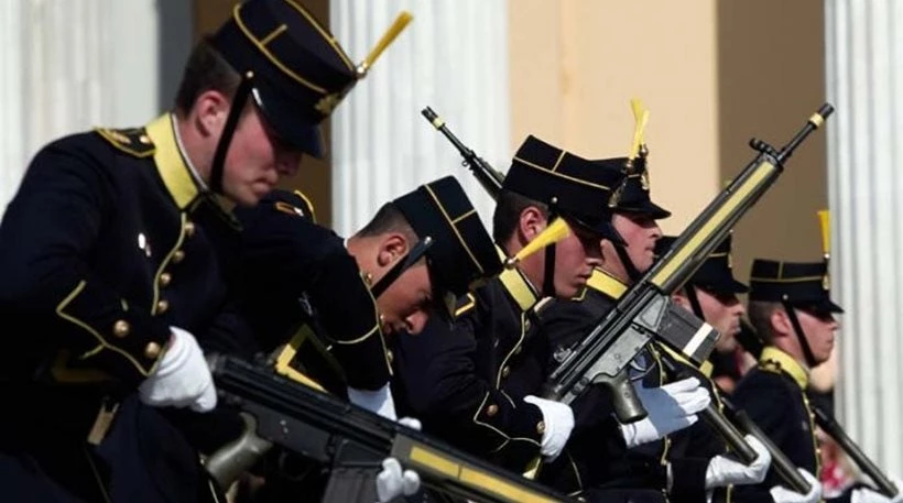 Με γροθιές και σφυρί χτύπησαν τον δόκιμο της Σχολής Ευελπίδων